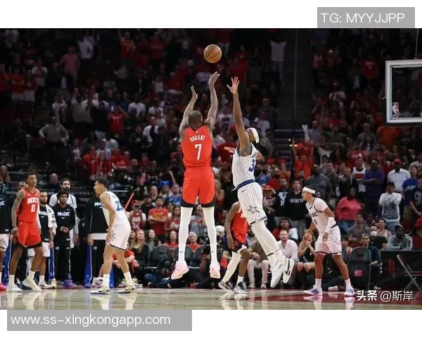 浓眉复苏如日中天19投14中砍下29分8篮板闪耀全场重振球队士气